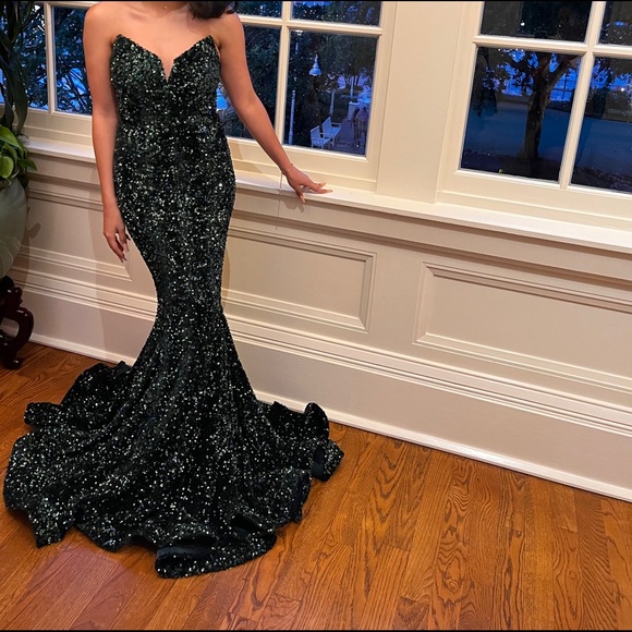 emerald green prom dress